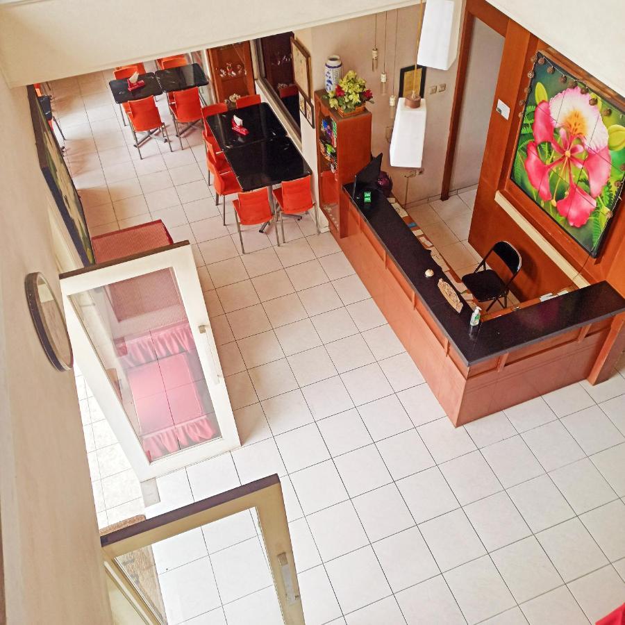 Hotel Flamboyan Jember Bagian luar foto